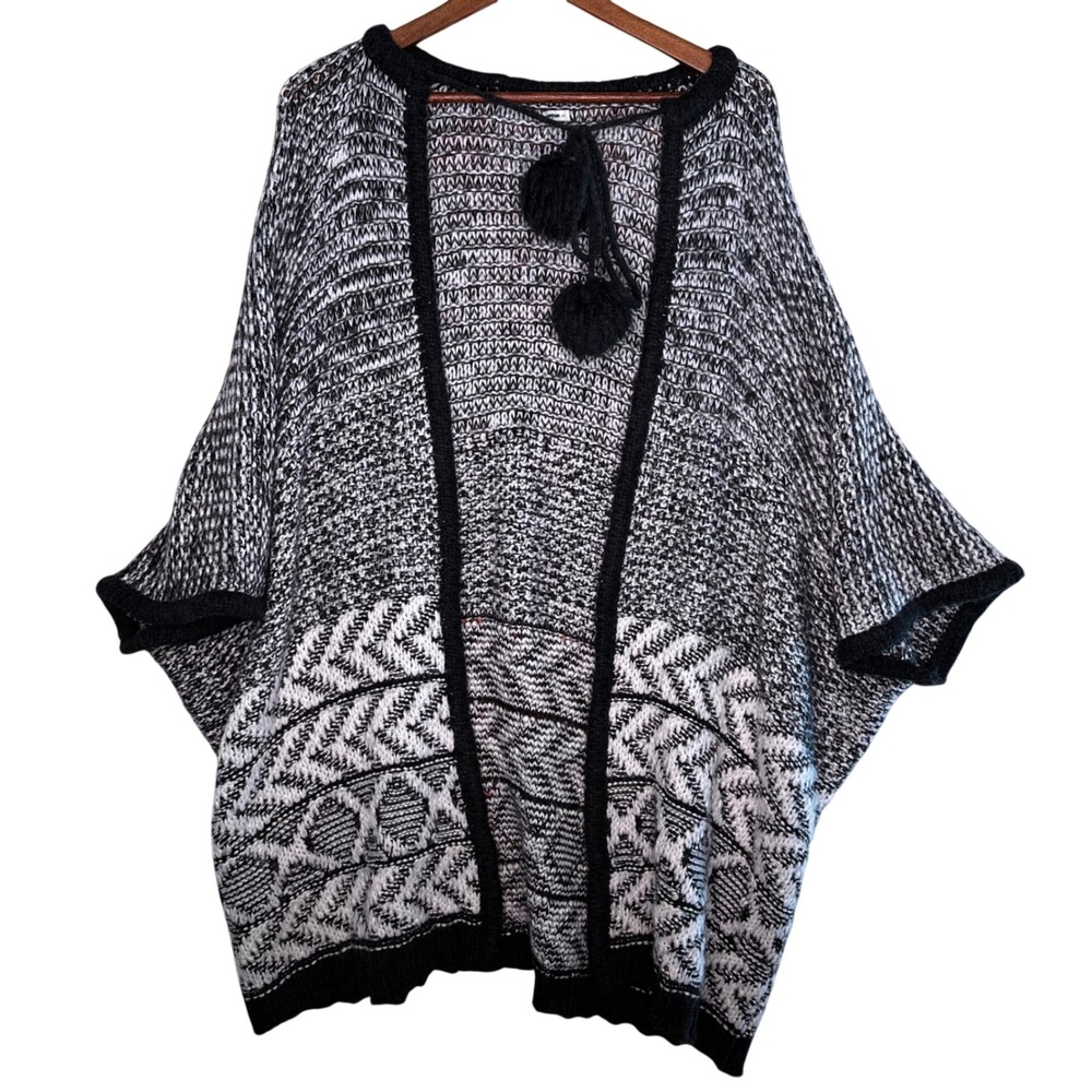 Aerie American Eagle Black White Geometric Knit Poncho Pom Wrap O/S Plus Boho